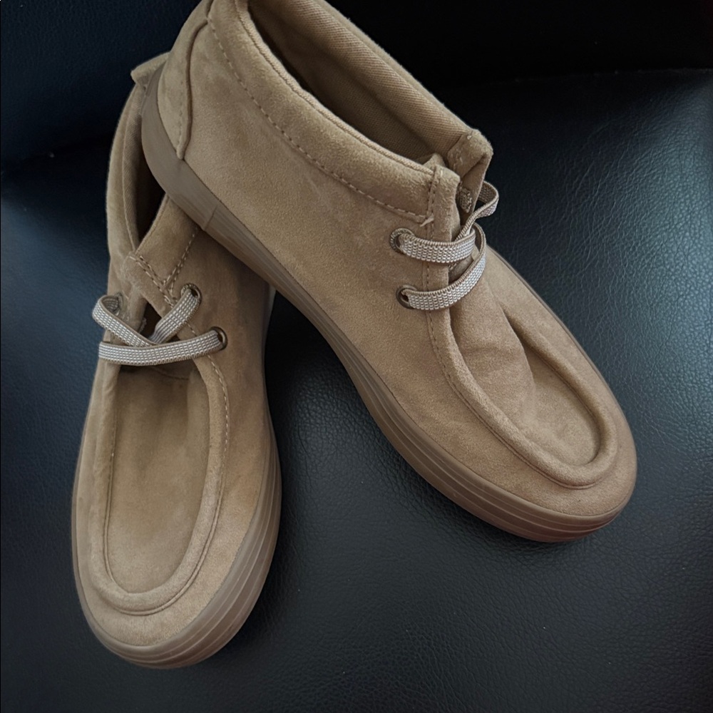 Old Navy kids Sz 2 new Tan Suede Casual Shoes